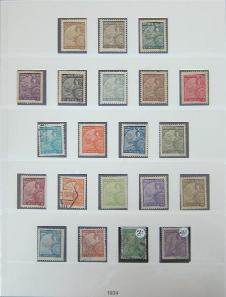 0263 (19).jpg -     Lote:    263      Colecção Especializada - Macau      Lotes Especiais       Descrição:      Macau   &mdash; Colecção montada em 3 álbuns quase completa do correio ordinário (faltam 13 selos) desde AF1 até AF1038 (1884/1999), sem correio aéreo, etiquetas, porteado, imposto postal e não emitidos. A colecção é composta por selos novos e usados indiferenciadamente, com séries mistas (novo/usado). Contém todos os blocos novos sem sinal de charneira incluindo 12 blocos Amizade Luso-Chinesa e 12 blocos Macau 1999 (CE BLC 1/76). Contém também as 50 folhas miniaturas novas sem sinal de charneira (FM 1/50). Valor total de catálogo Afinsa 2015 = &euro; 15.058,00, repartido por selos &euro; 12.382,00 + blocos &euro; 1.909,00 + Folhas Miniaturas &euro; 2.767,00. Duas folhas miniaturas com ligeiros pontos de óxido. Lote a ver.        Lote       Valor Base:     &euro; 5000,00     Valor Venda:     &euro;      
